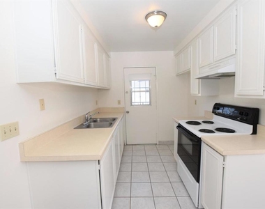 2670 Victoria Avenue - Photo Thumbnail 3