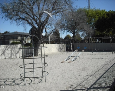2670 Victoria Avenue - Photo Thumbnail 15