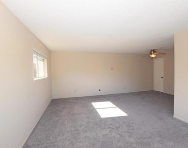2670 Victoria Avenue - Photo Thumbnail 2