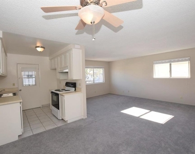 2670 Victoria Avenue - Photo Thumbnail 4
