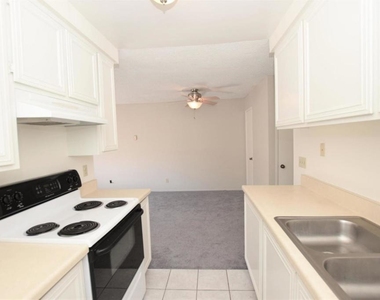 2670 Victoria Avenue - Photo Thumbnail 5