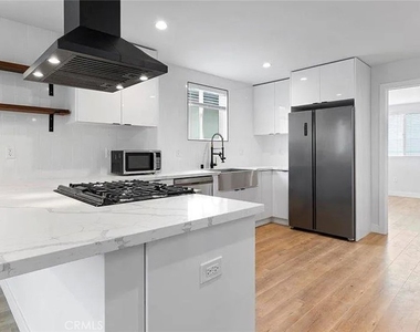 6419 1/2 Lexington Avenue - Photo Thumbnail 7