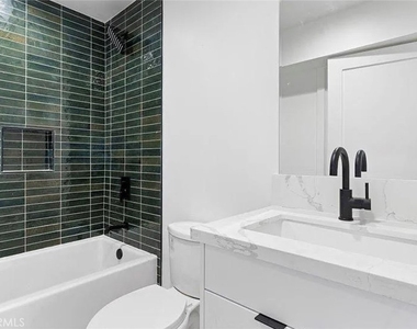 6419 1/2 Lexington Avenue - Photo Thumbnail 3