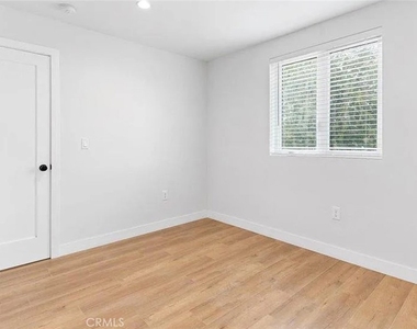6419 1/2 Lexington Avenue - Photo Thumbnail 1