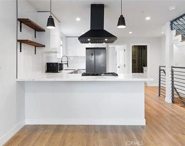 6419 1/2 Lexington Avenue - Photo Thumbnail 8