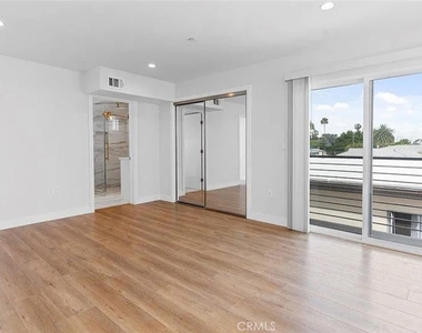 6419 1/2 Lexington Avenue - Photo Thumbnail 12