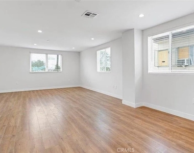 6419 1/2 Lexington Avenue - Photo Thumbnail 10