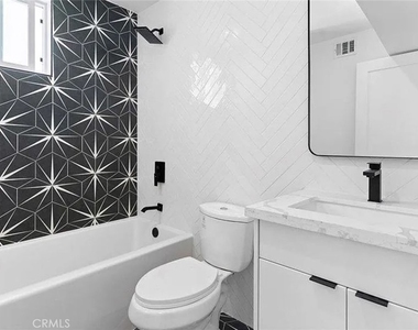 6419 1/2 Lexington Avenue - Photo Thumbnail 14