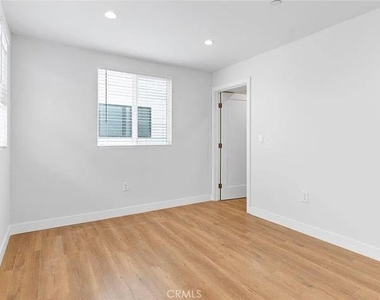 6419 1/2 Lexington Avenue - Photo Thumbnail 4