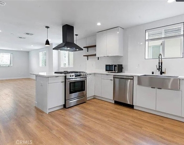 6419 1/2 Lexington Avenue - Photo Thumbnail 6