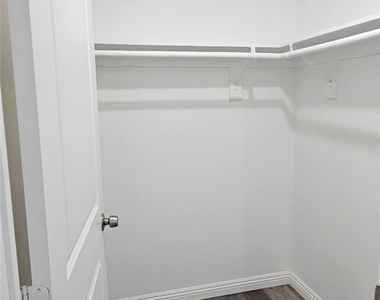 12308 Valley View Avenue - Photo Thumbnail 4