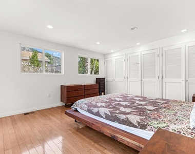 3323 Reta Street - Photo Thumbnail 16