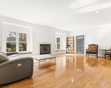 3323 Reta Street - Photo Thumbnail 8