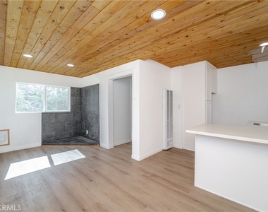 872 Hill - Photo Thumbnail 19