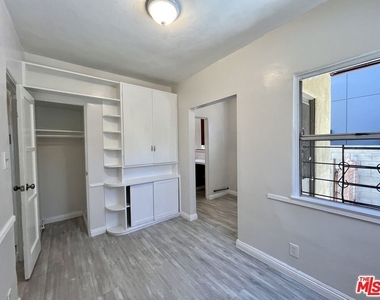 1807 S Redondo Boulevard - Photo Thumbnail 14