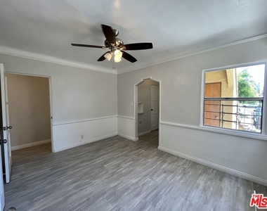 1807 S Redondo Boulevard - Photo Thumbnail 5