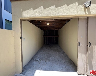 1807 S Redondo Boulevard - Photo Thumbnail 22