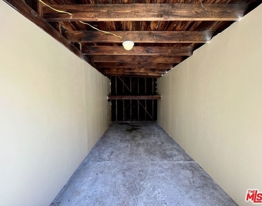 1807 S Redondo Boulevard - Photo Thumbnail 21