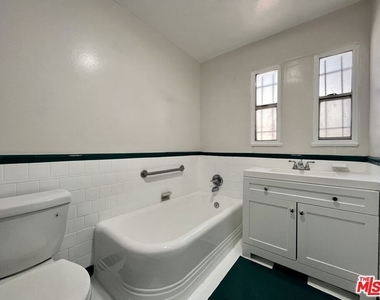 1807 S Redondo Boulevard - Photo Thumbnail 12