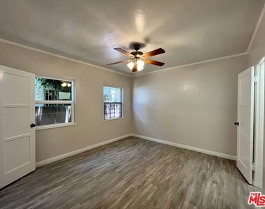 1807 S Redondo Boulevard - Photo Thumbnail 10