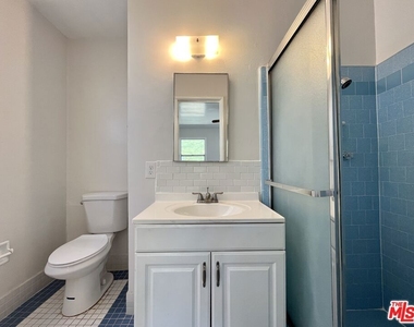 1807 S Redondo Boulevard - Photo Thumbnail 8