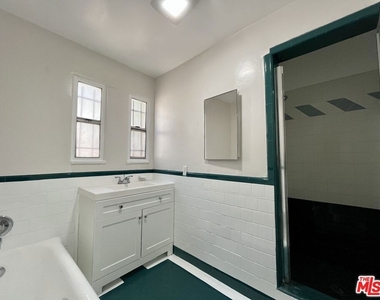 1807 S Redondo Boulevard - Photo Thumbnail 13