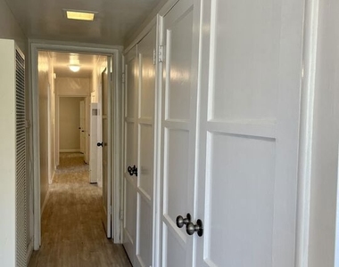 1807 S Redondo Boulevard - Photo Thumbnail 7