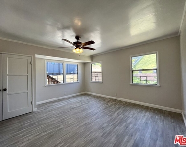 1807 S Redondo Boulevard - Photo Thumbnail 9
