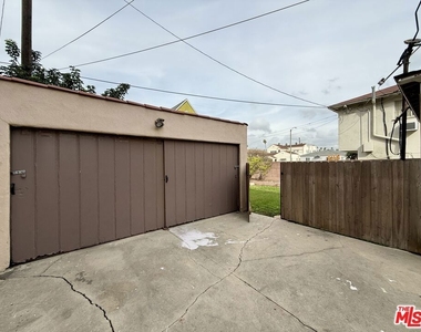 1807 S Redondo Boulevard - Photo Thumbnail 23