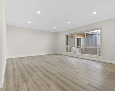 330 E Dryden Street - Photo Thumbnail 4