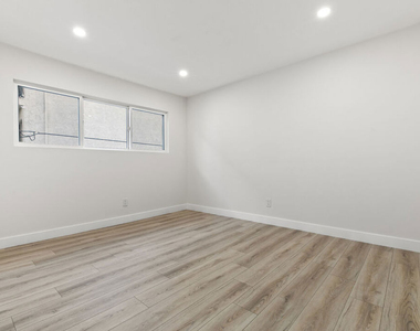 330 E Dryden Street - Photo Thumbnail 13
