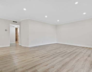 330 E Dryden Street - Photo Thumbnail 2