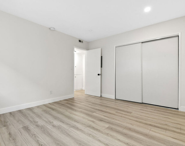 330 E Dryden Street - Photo Thumbnail 12
