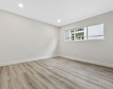 330 E Dryden Street - Photo Thumbnail 11