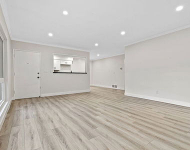 330 E Dryden Street - Photo Thumbnail 3