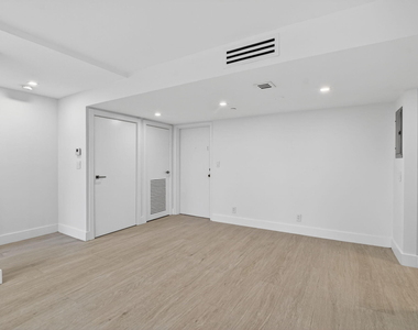 7835 Lakeside Boulevard - Photo Thumbnail 2