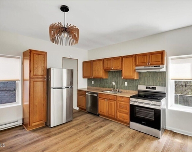 149 Jay Street - Photo Thumbnail 9