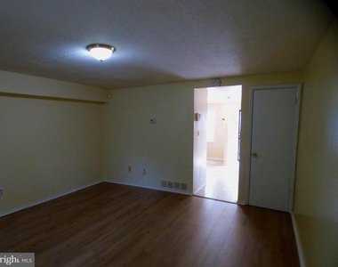 1769 Village Green Drive - Photo Thumbnail 8