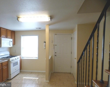 1769 Village Green Drive - Photo Thumbnail 5