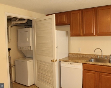 1769 Village Green Drive - Photo Thumbnail 3