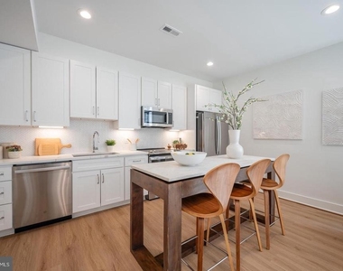 1228 Brentwood Road Ne - Photo Thumbnail 4
