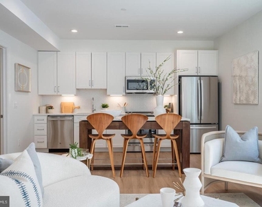 1228 Brentwood Road Ne - Photo Thumbnail 3