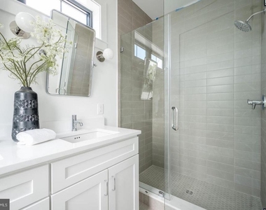 1228 Brentwood Road Ne - Photo Thumbnail 12
