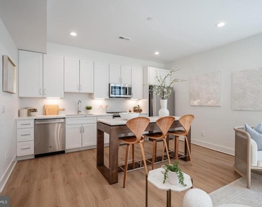 1228 Brentwood Road Ne - Photo Thumbnail 8