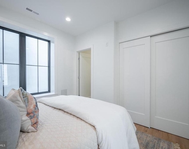 1228 Brentwood Road Ne - Photo Thumbnail 15