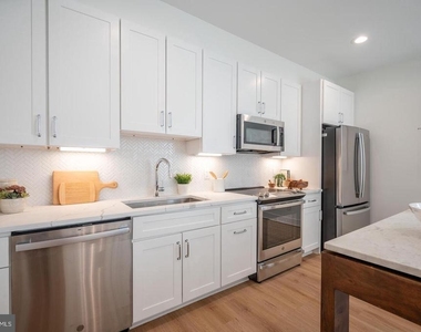 1228 Brentwood Road Ne - Photo Thumbnail 5