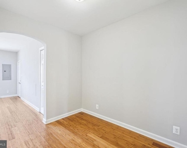1222 Meigs Place Ne - Photo Thumbnail 4