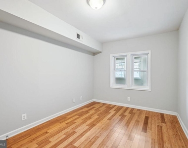 1222 Meigs Place Ne - Photo Thumbnail 9