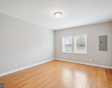 1222 Meigs Place Ne - Photo Thumbnail 2