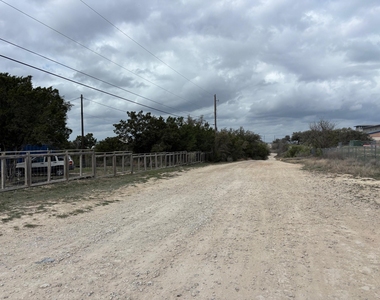 15401 Lariat Trl - Photo Thumbnail 6